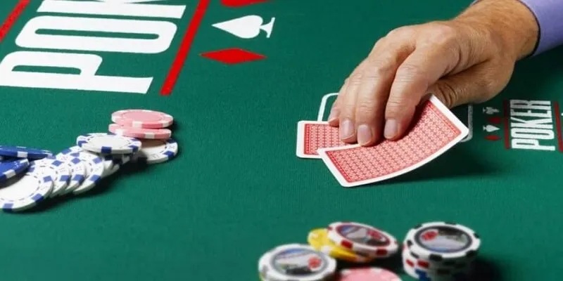 Cách đánh bài Poker chi tiết dành cho người chơi mới 2 Luật chơi cơ bản trong game bài Poker phổ biến